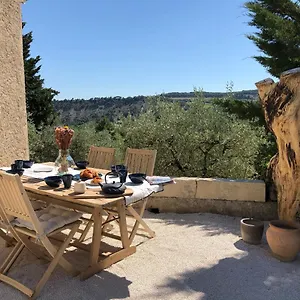 https://mas-provenal-la-serallre-au-coeur-des-oliviers.hotels-rhonealpes.com